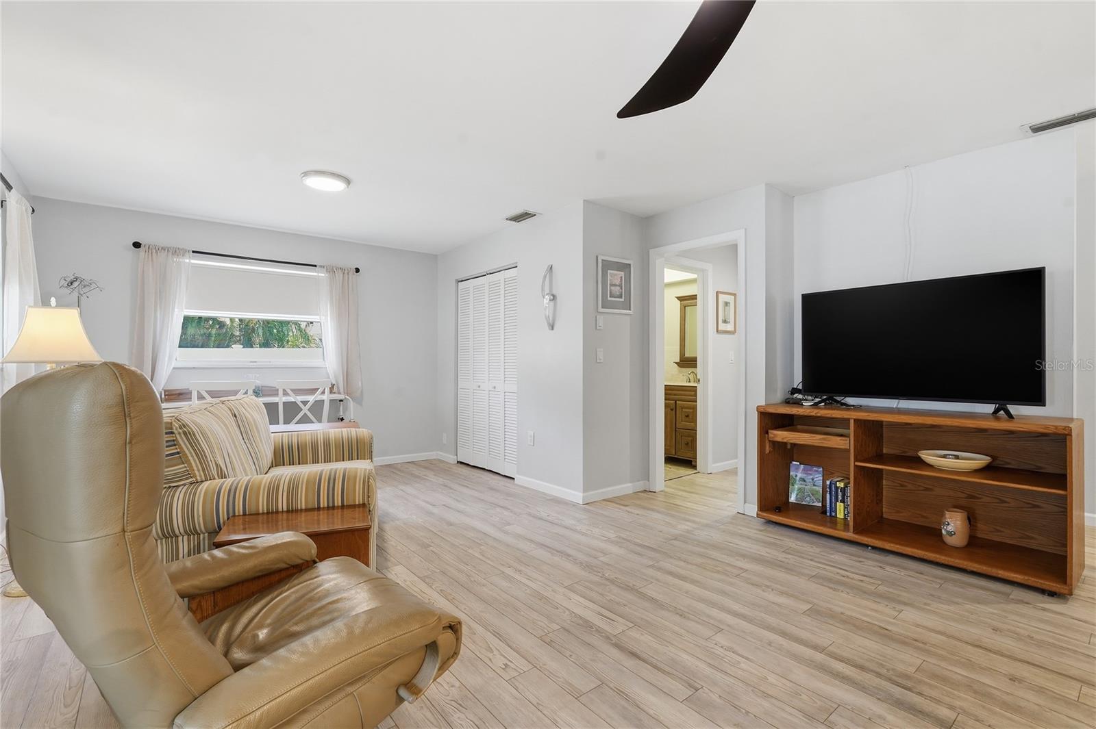 1634 DALE CIR N — photo 14
