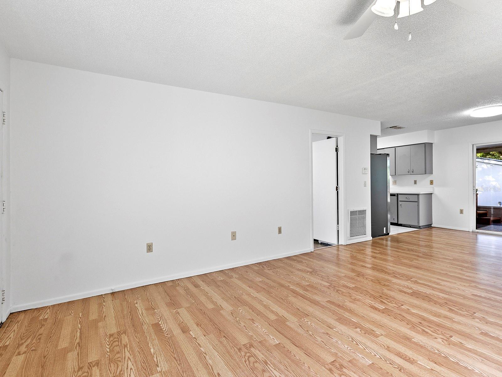 4260 BELL AVE — photo 3