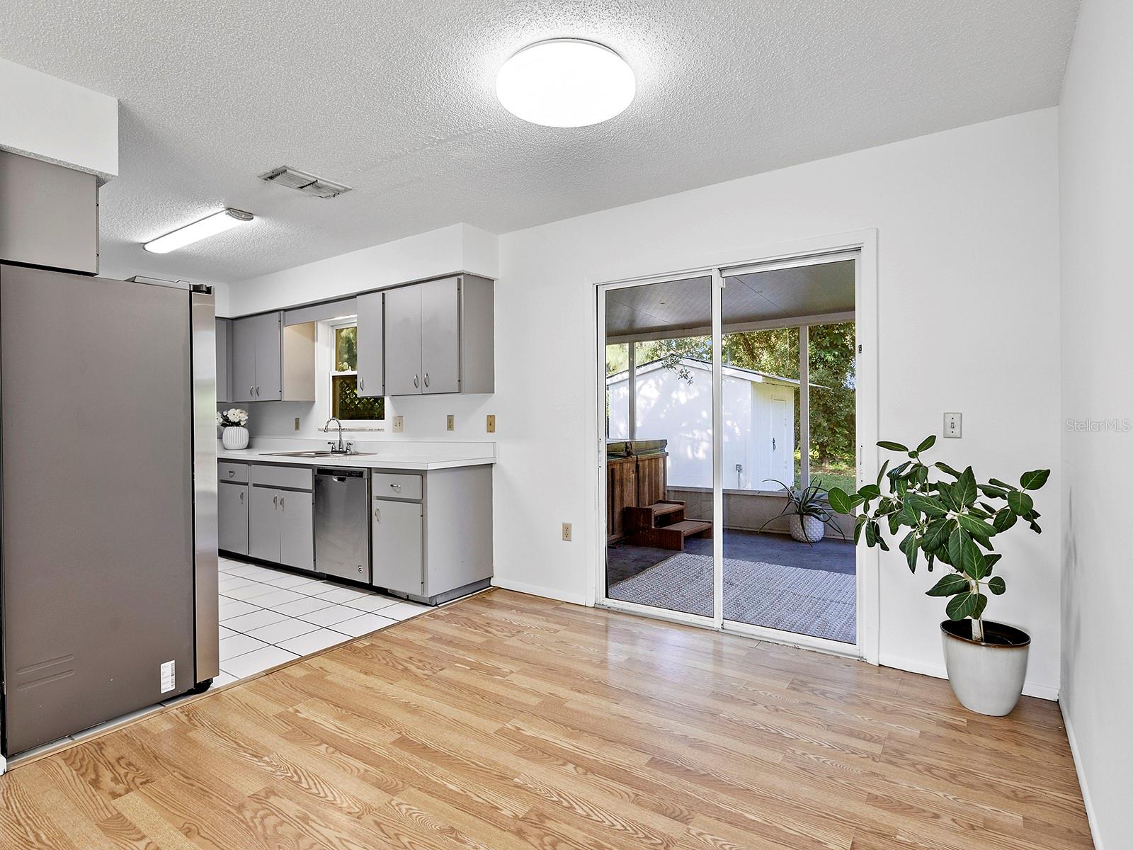 4260 BELL AVE — photo 8