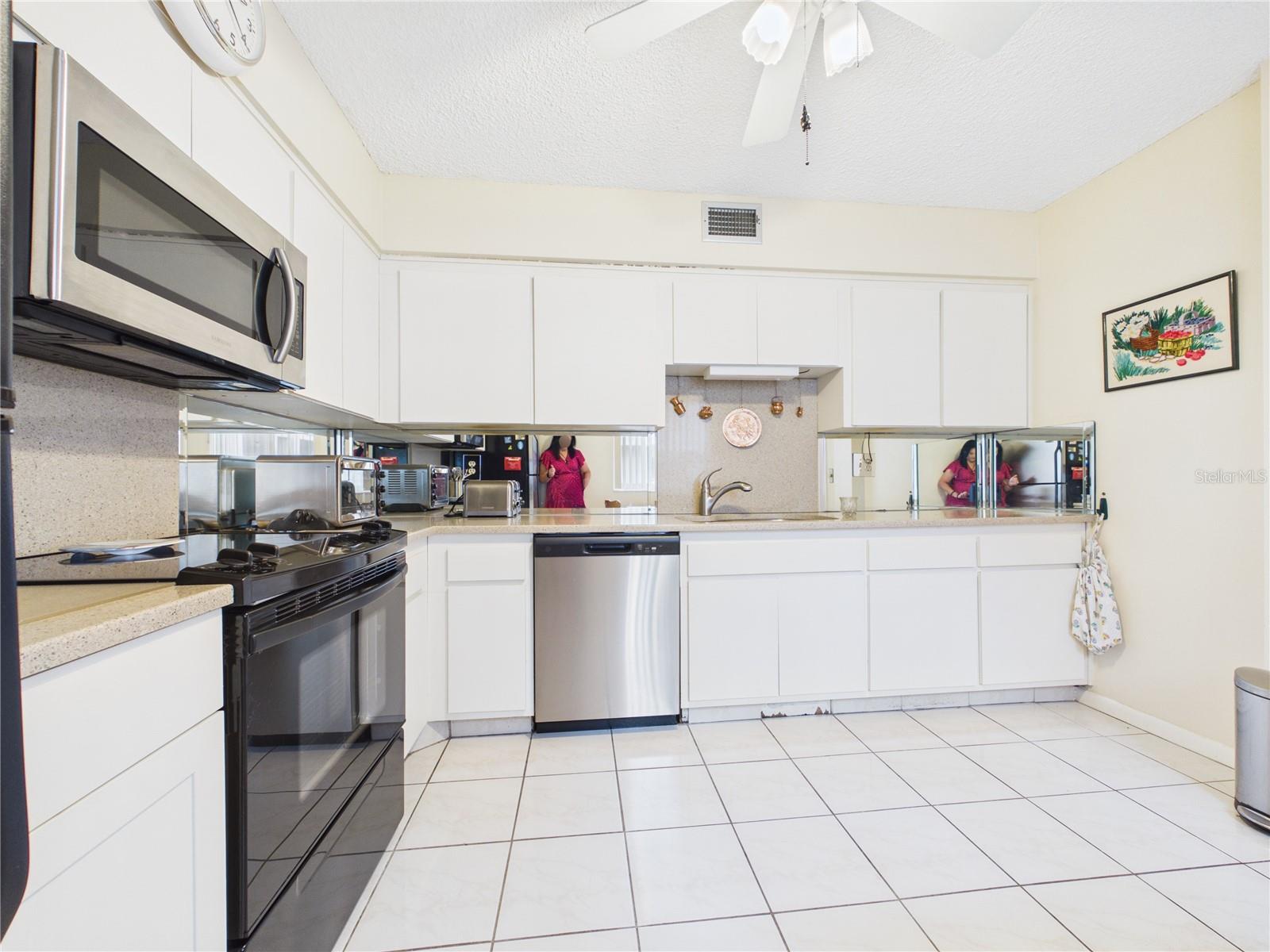50 HARBOR VIEW LN #18 — photo 9
