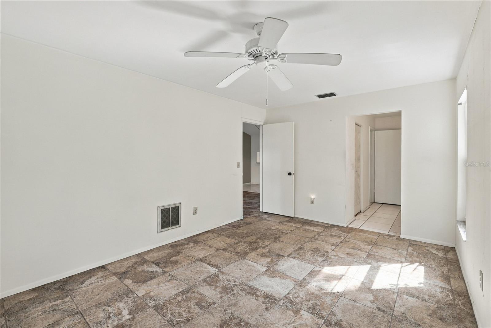 1111 THAYER ST #1111 — photo 19