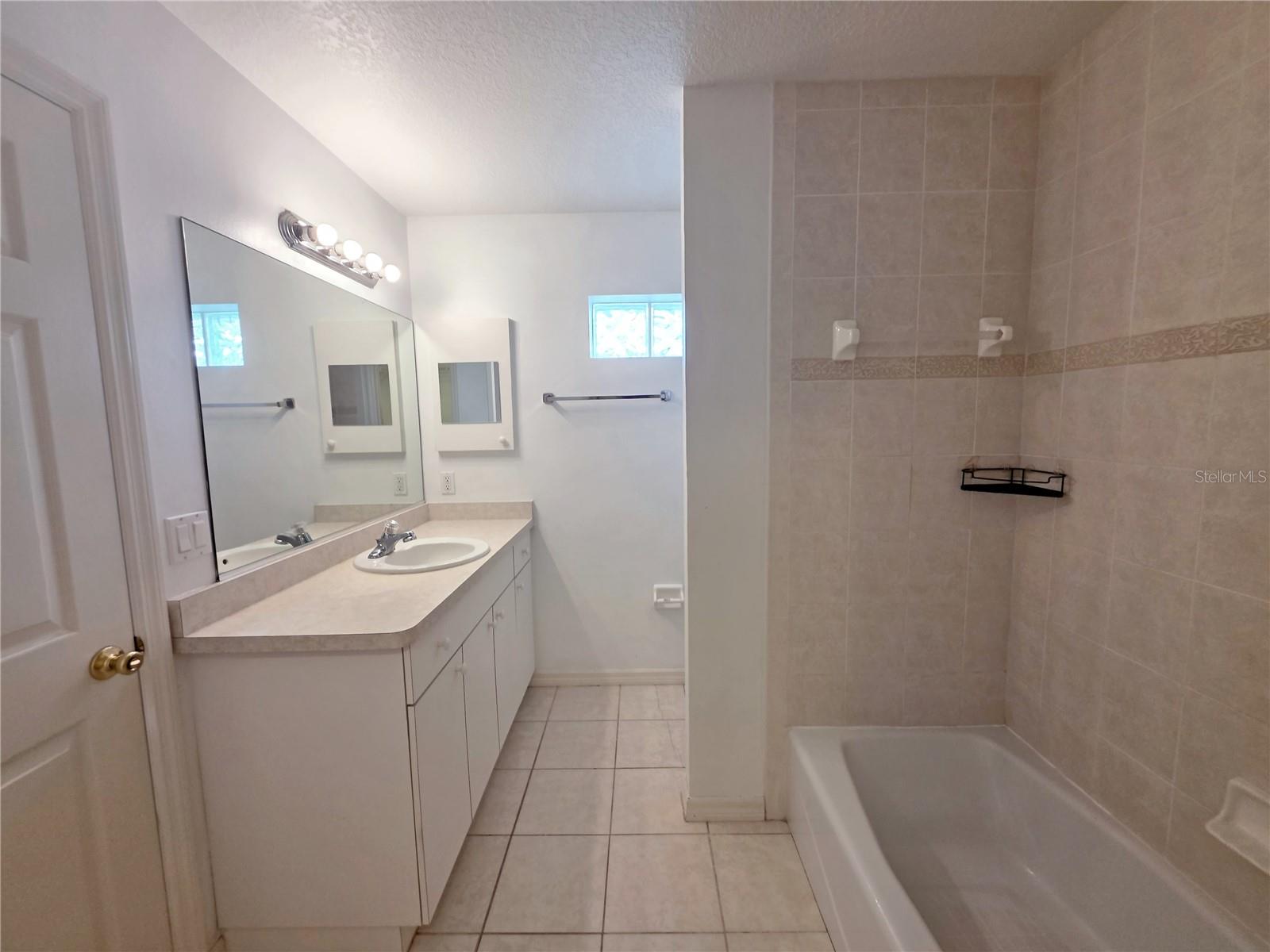 924 EUCLID — photo 11