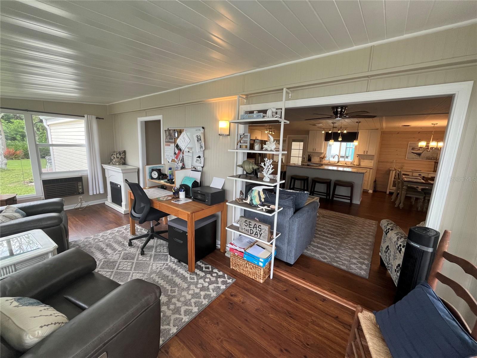 623 CERVINA DR — photo 36