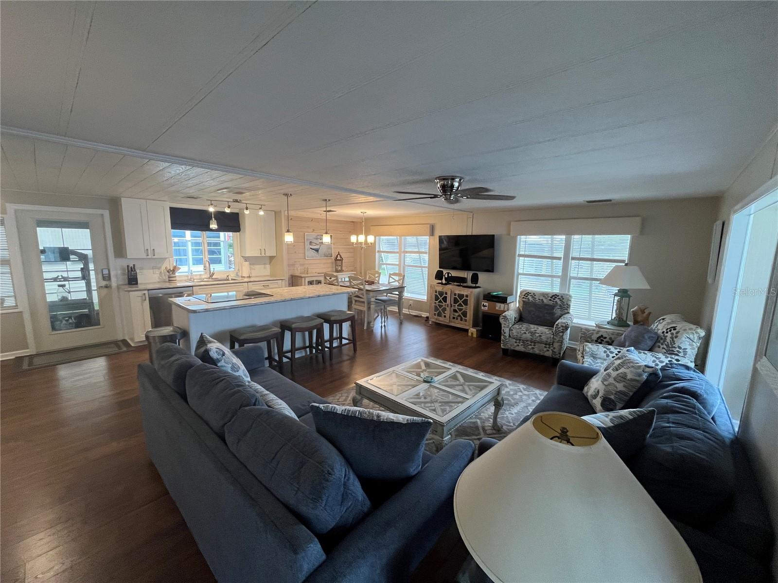 623 CERVINA DR — photo 40