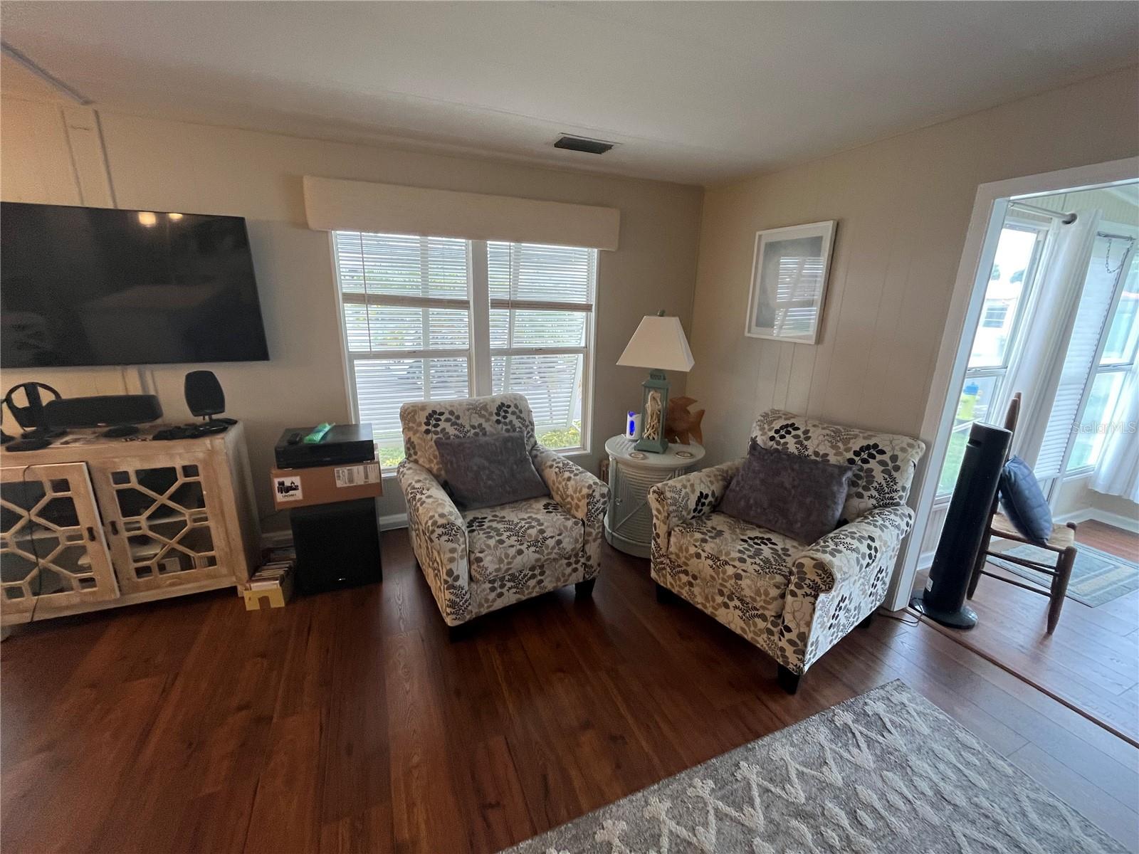 623 CERVINA DR — photo 34