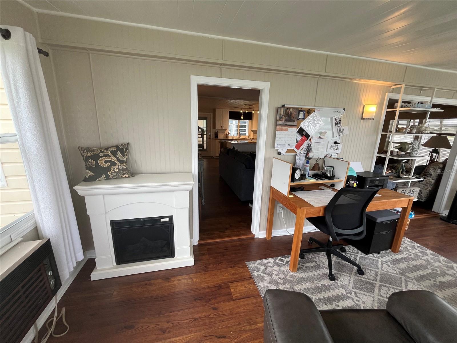 623 CERVINA DR — photo 39