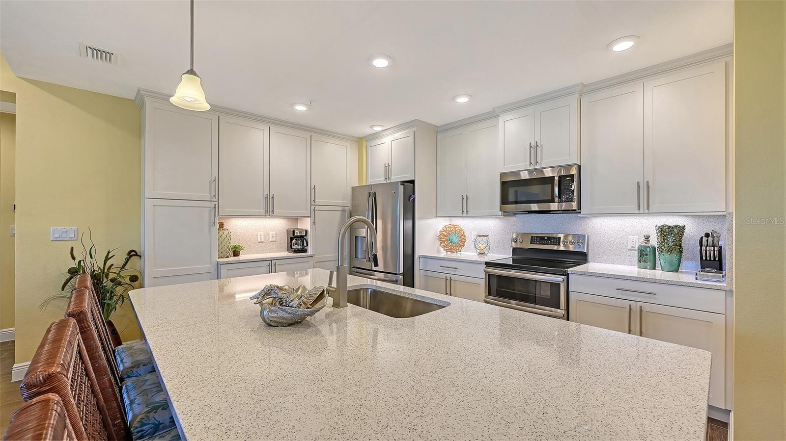 388 ARUBA CIR #201 — photo 21