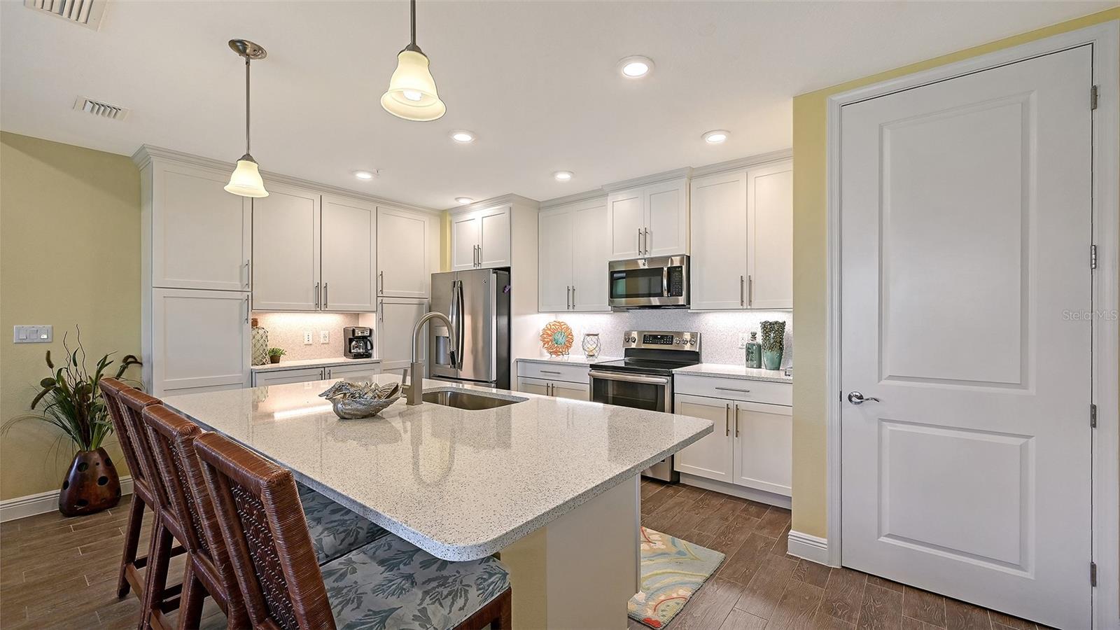 388 ARUBA CIR #201 — photo 20