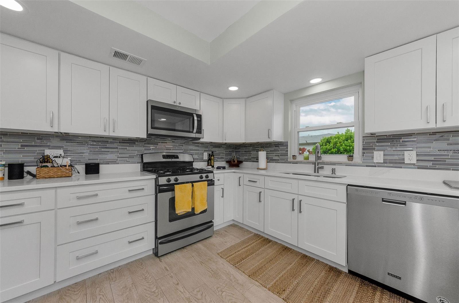 1525 RUTH RD — photo 12