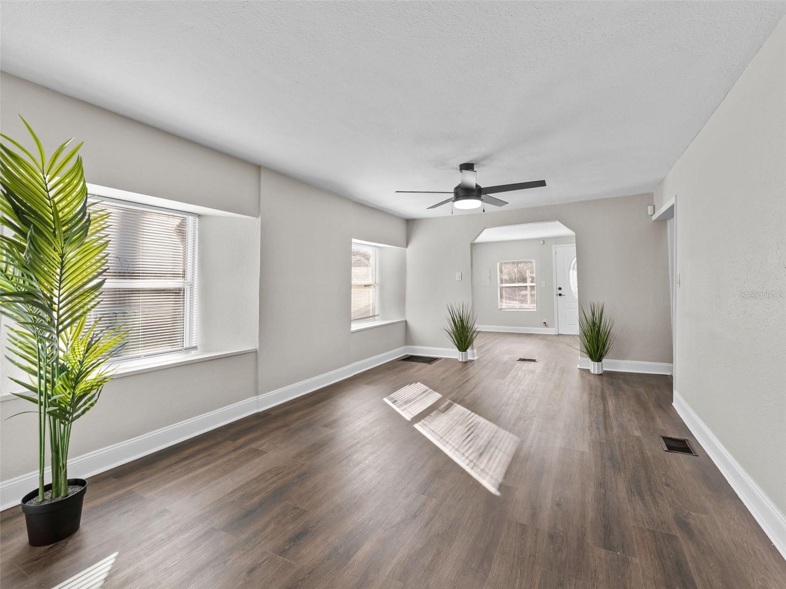 3622 E MOHAWK AVE — photo 4