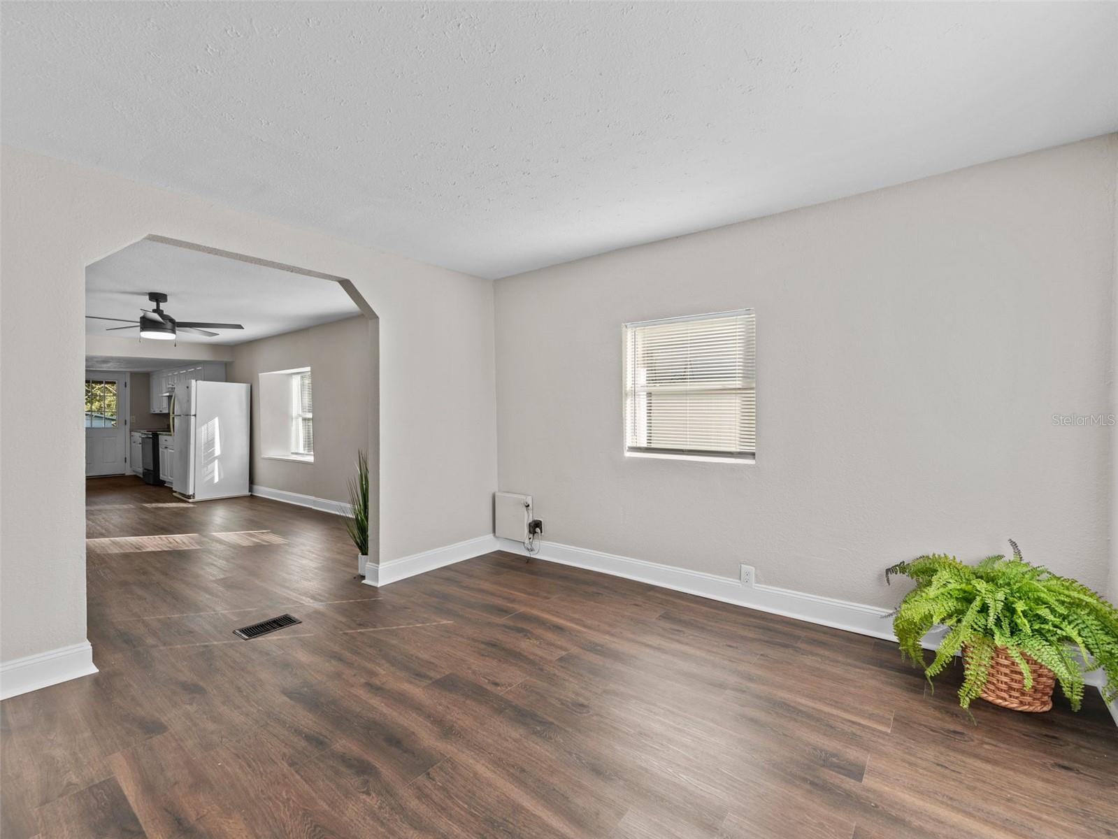 3622 E MOHAWK AVE — photo 2