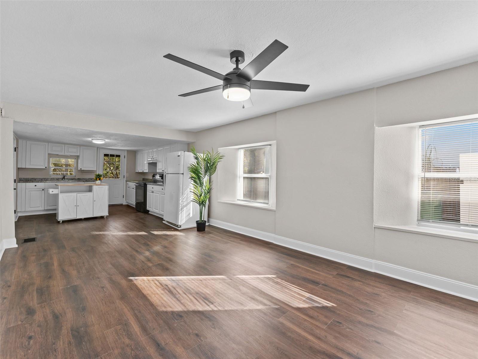 3622 E MOHAWK AVE — photo 3
