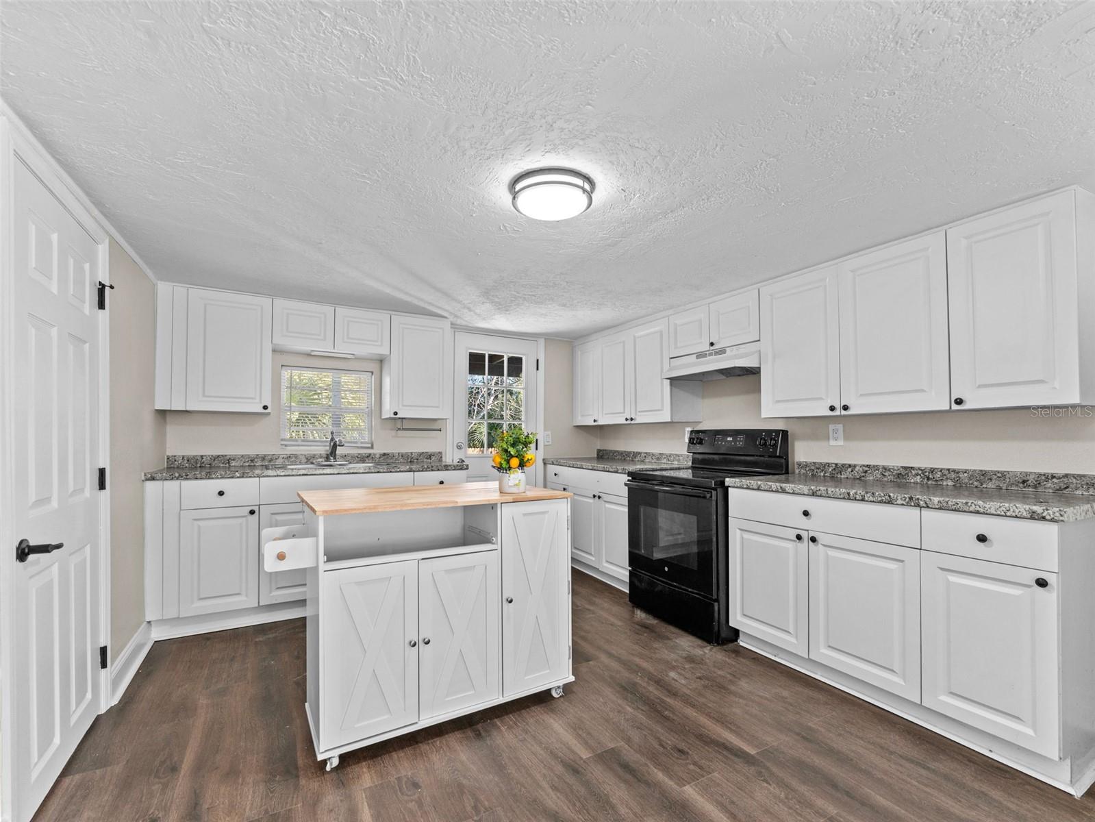 3622 E MOHAWK AVE — photo 5