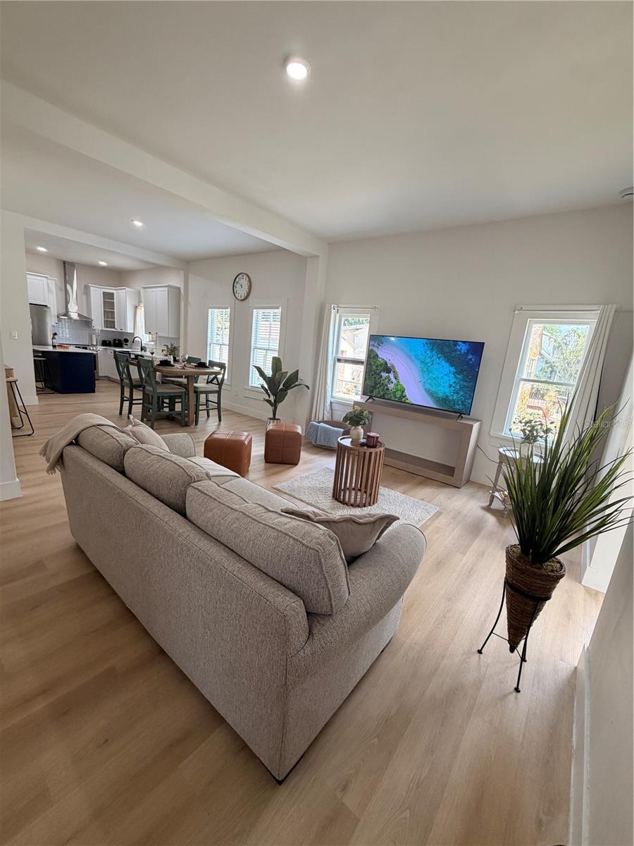 3006 N JEFFERSON ST — photo 4