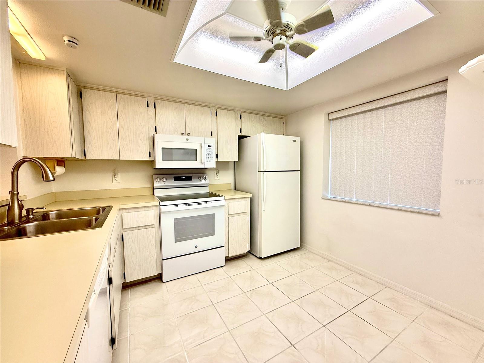 10816 LAQUINTA DR — photo 4