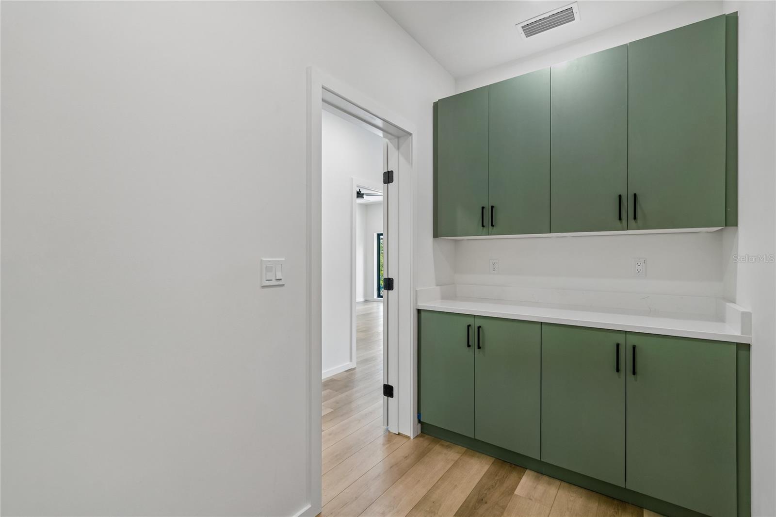 1305 HILTON PL — photo 29