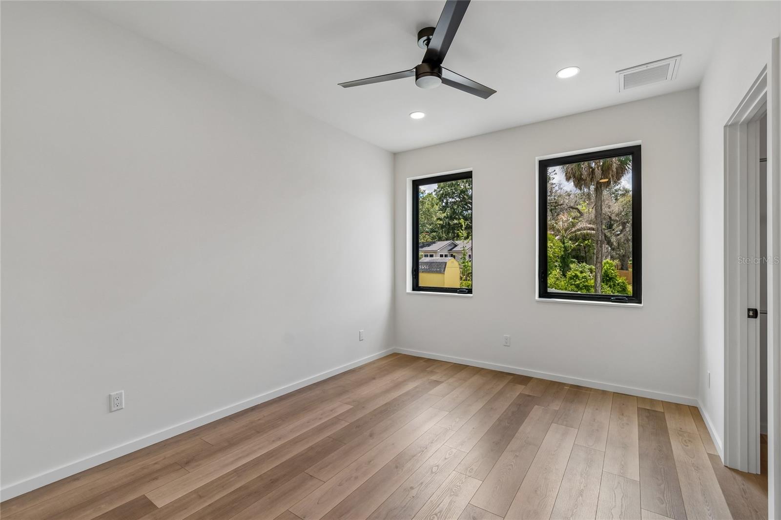 1305 HILTON PL — photo 33