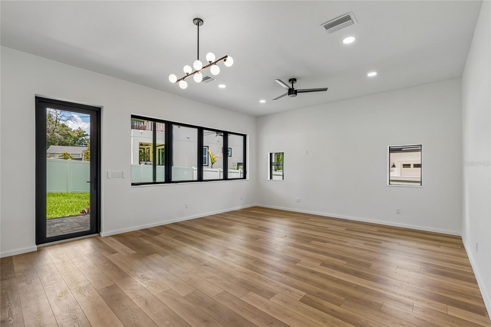 1305 HILTON PL — photo 12