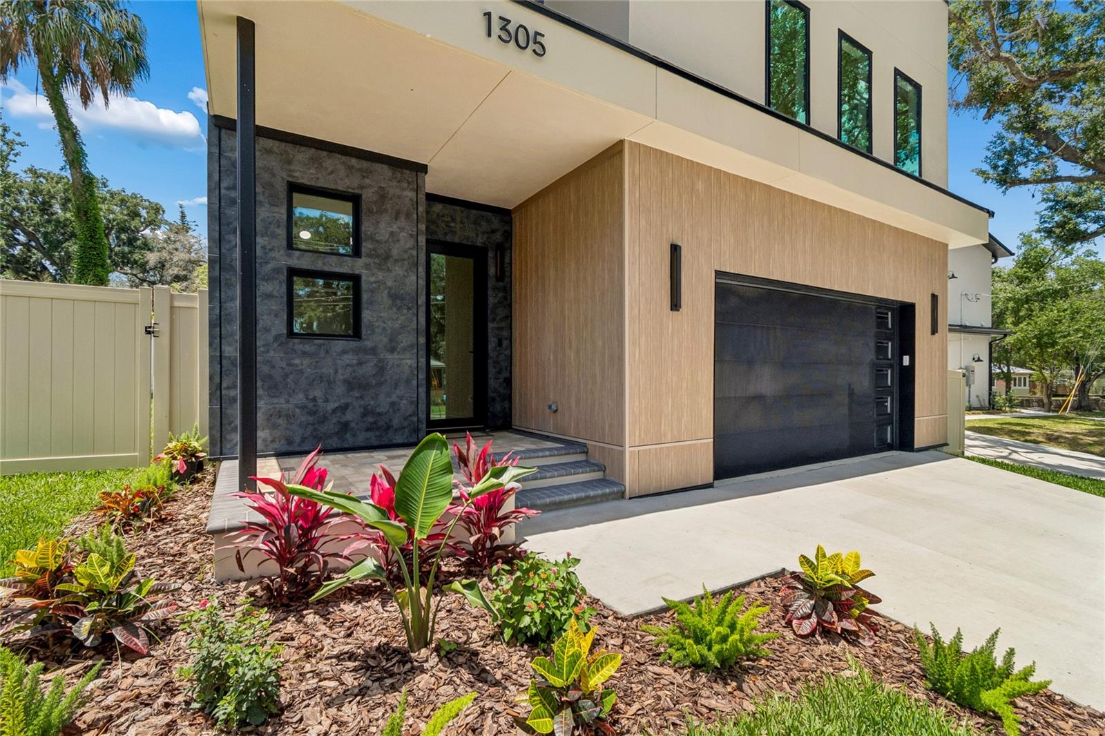 1305 HILTON PL — photo 4