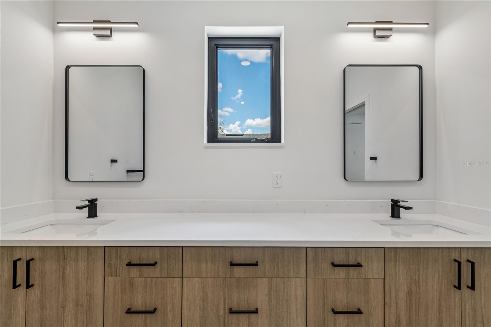 1305 HILTON PL — photo 28