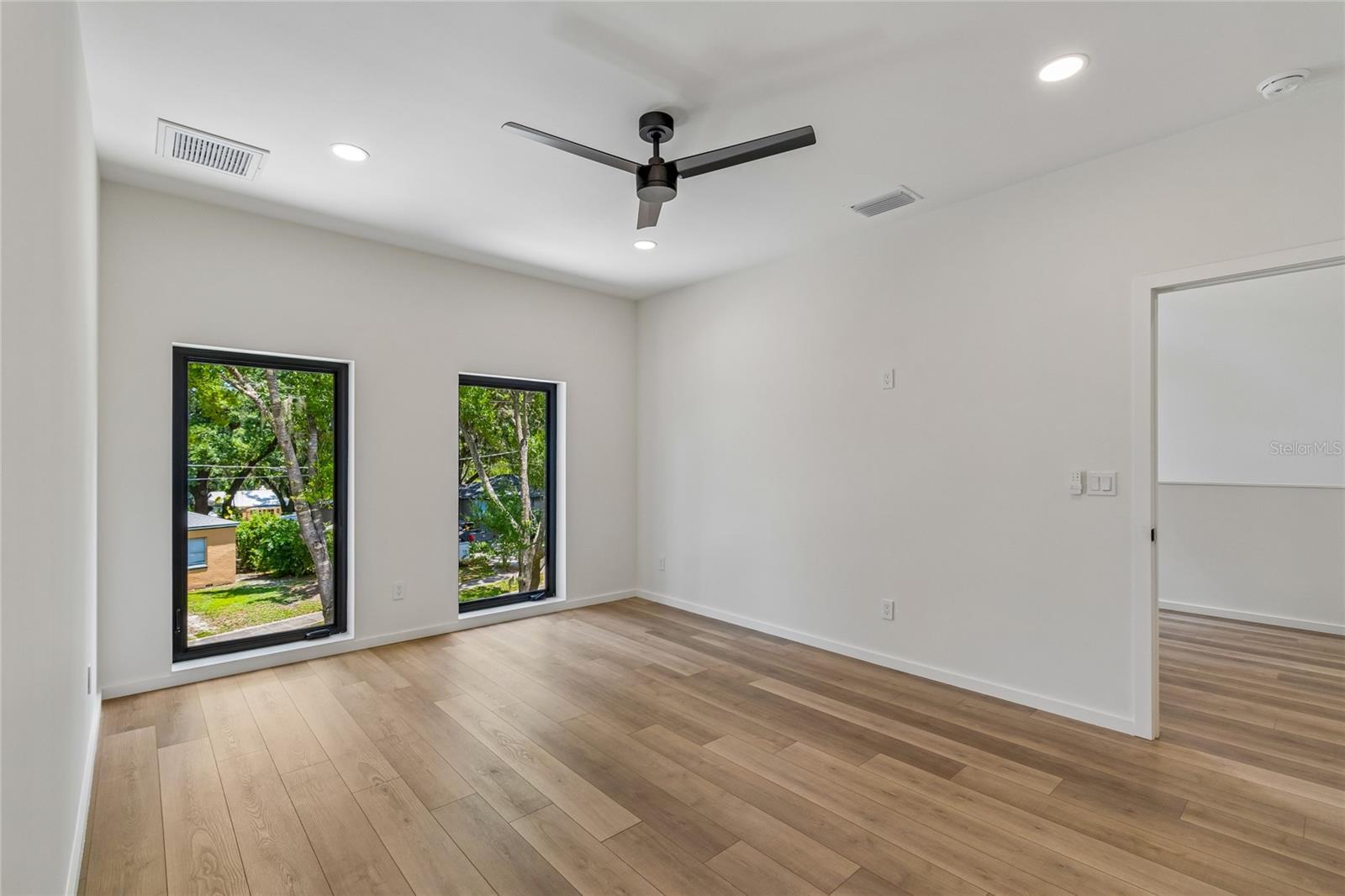 1305 HILTON PL — photo 20