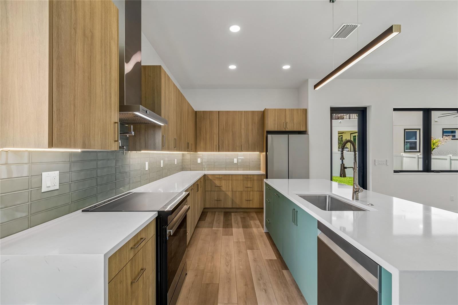 1305 HILTON PL — photo 17