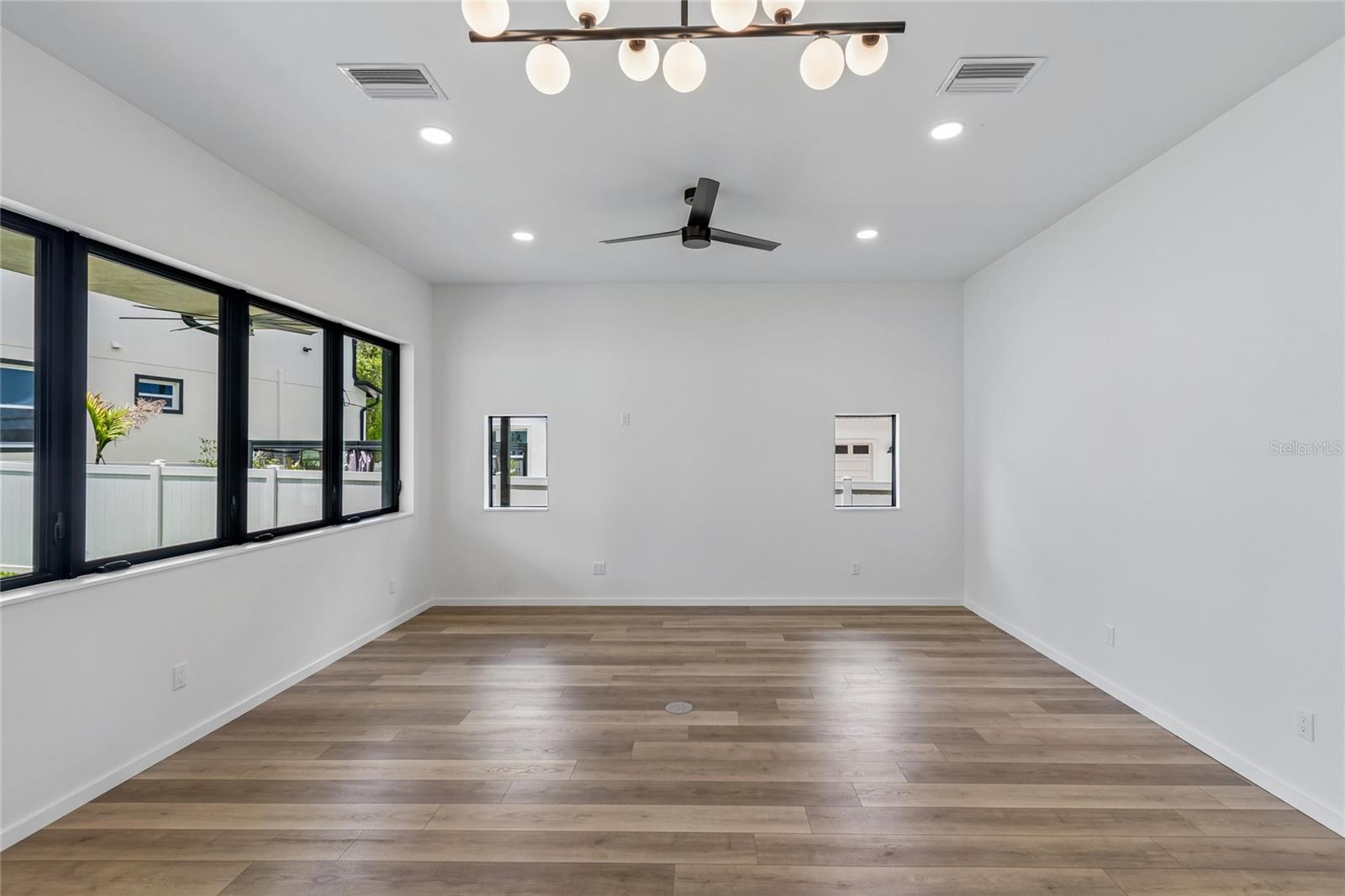 1305 HILTON PL — photo 14