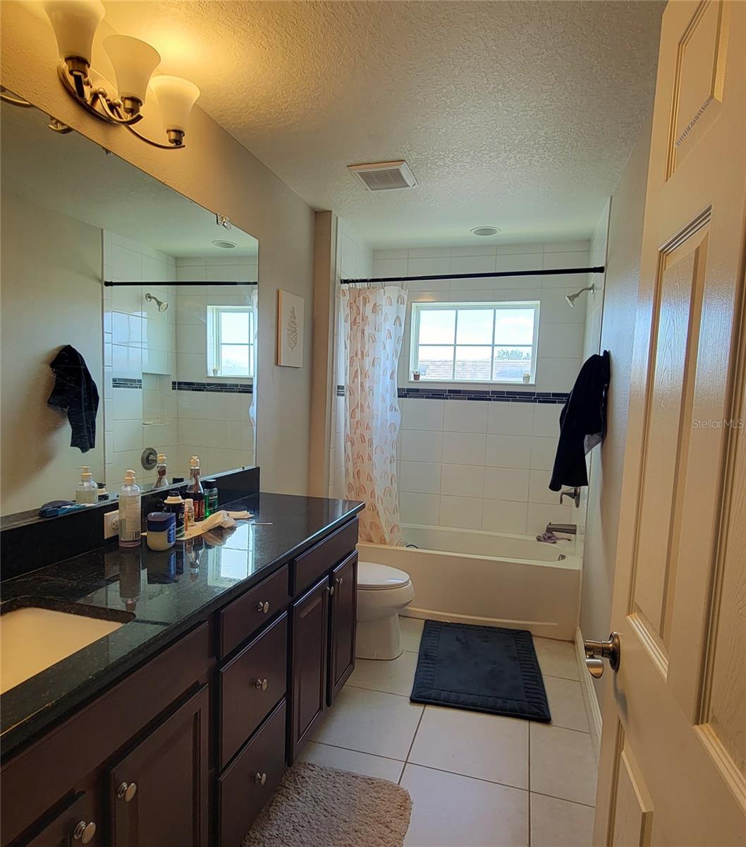 843 VISCOUNT ST — photo 20