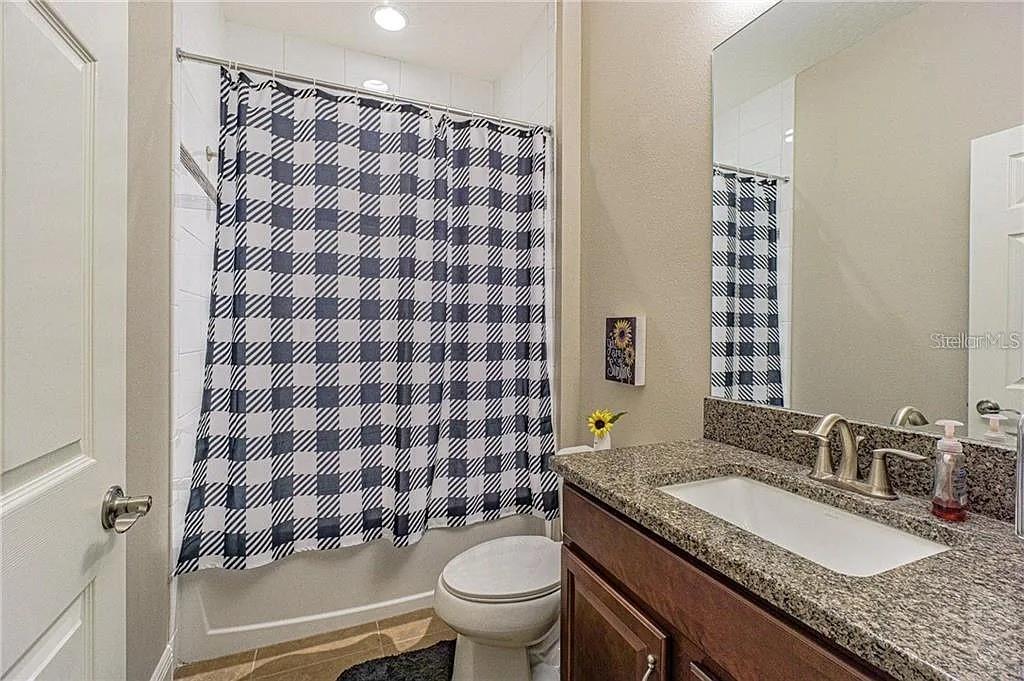 843 VISCOUNT ST — photo 16