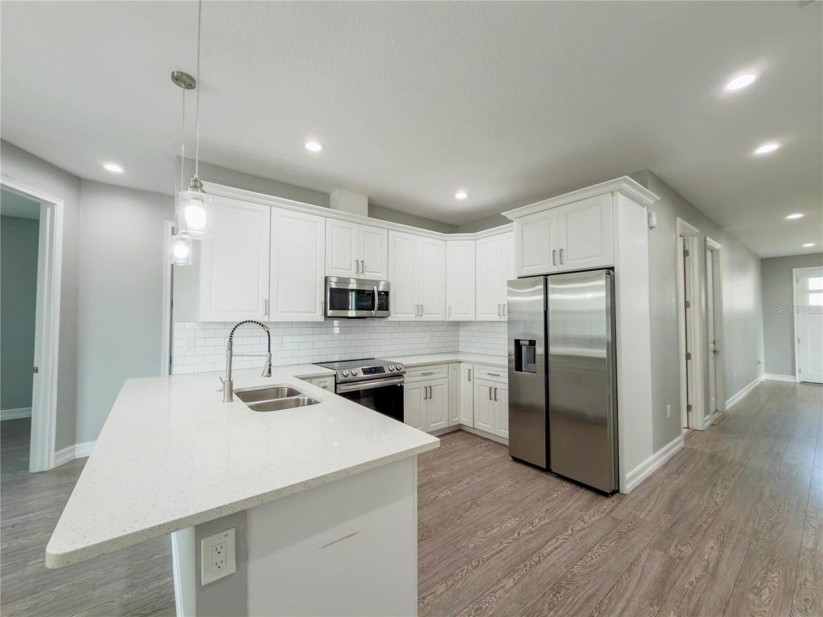3920 W CRENSHAW ST — photo 19