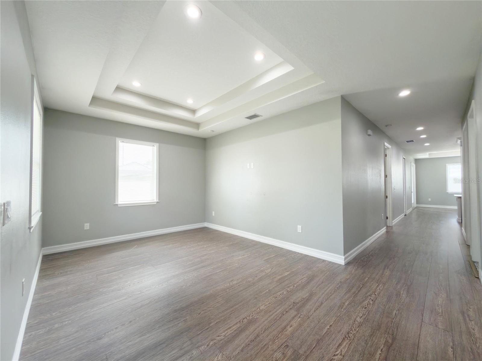 3920 W CRENSHAW ST — photo 16