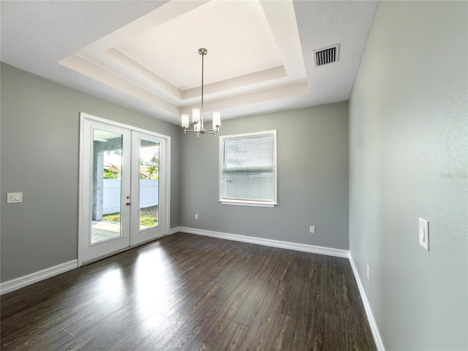 3920 W CRENSHAW ST — photo 21