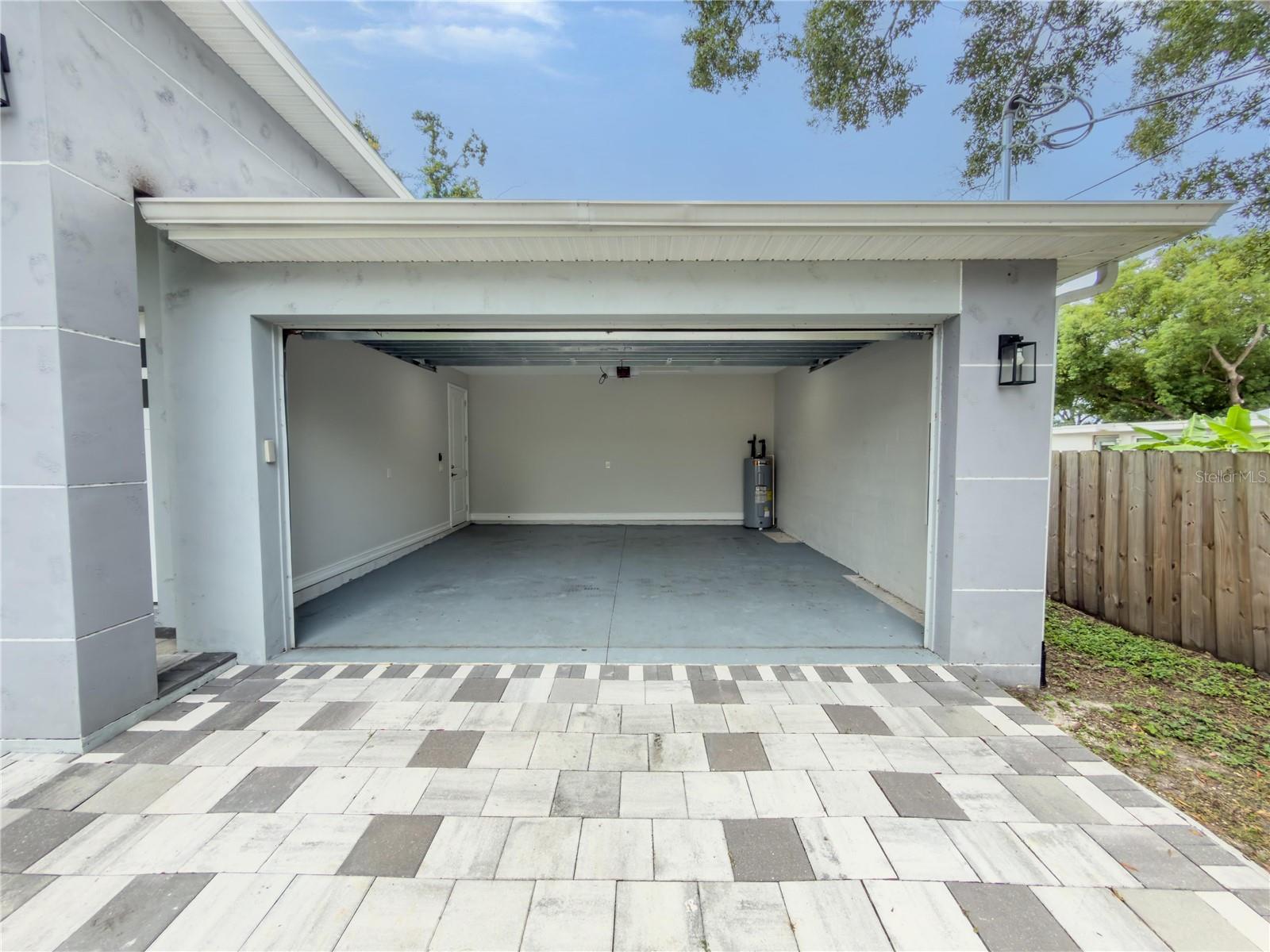 3920 W CRENSHAW ST — photo 3