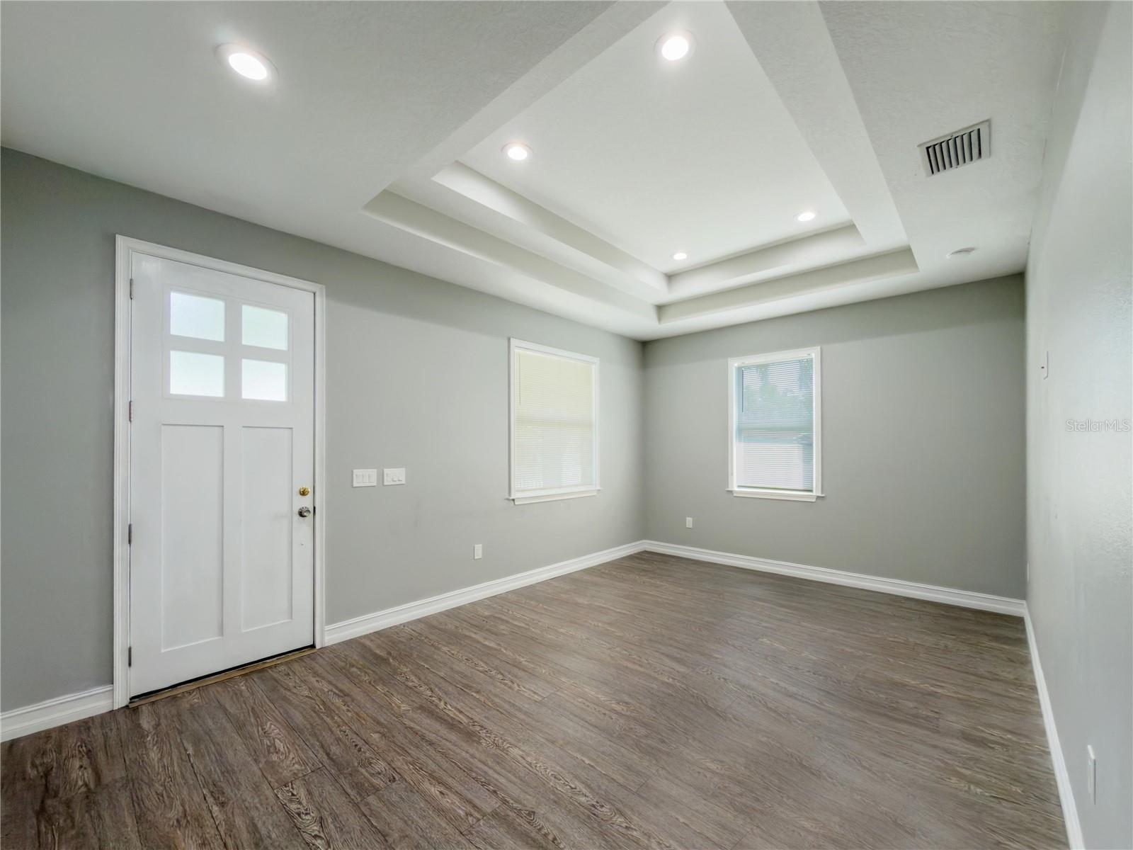 3920 W CRENSHAW ST — photo 17