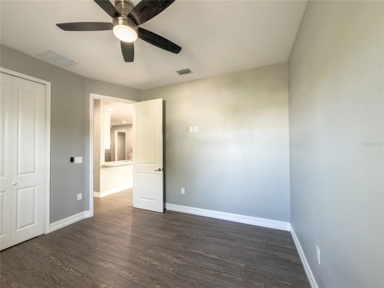 3920 W CRENSHAW ST — photo 34