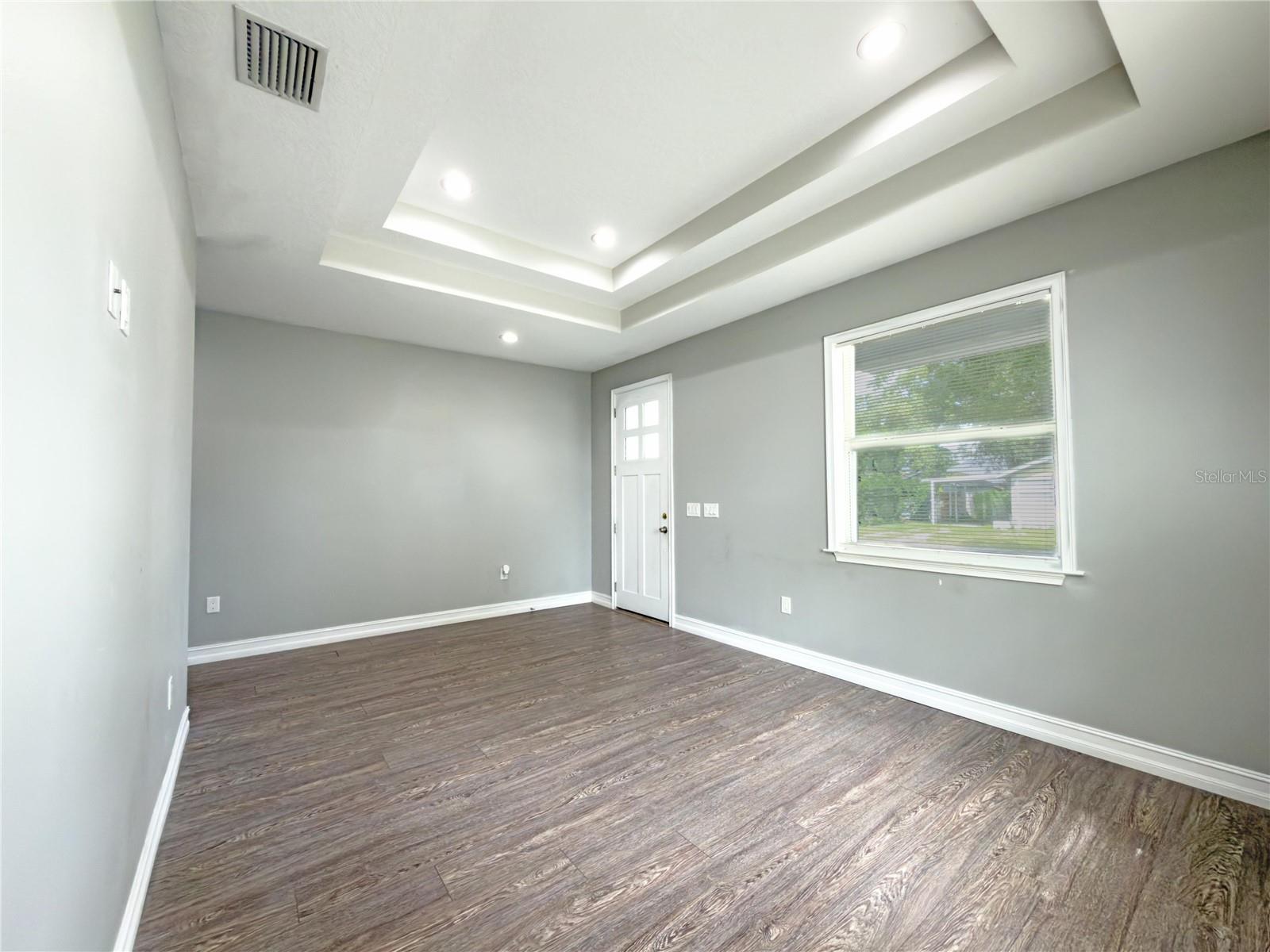 3920 W CRENSHAW ST — photo 15