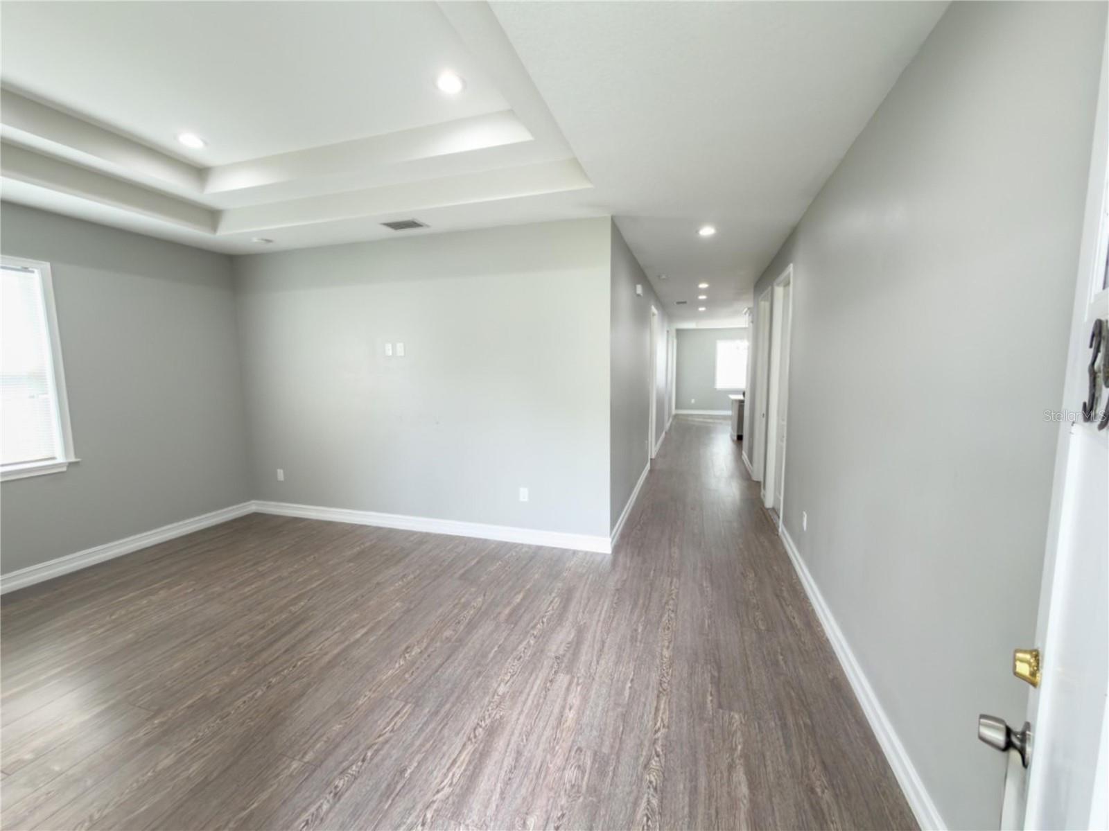 3920 W CRENSHAW ST — photo 13