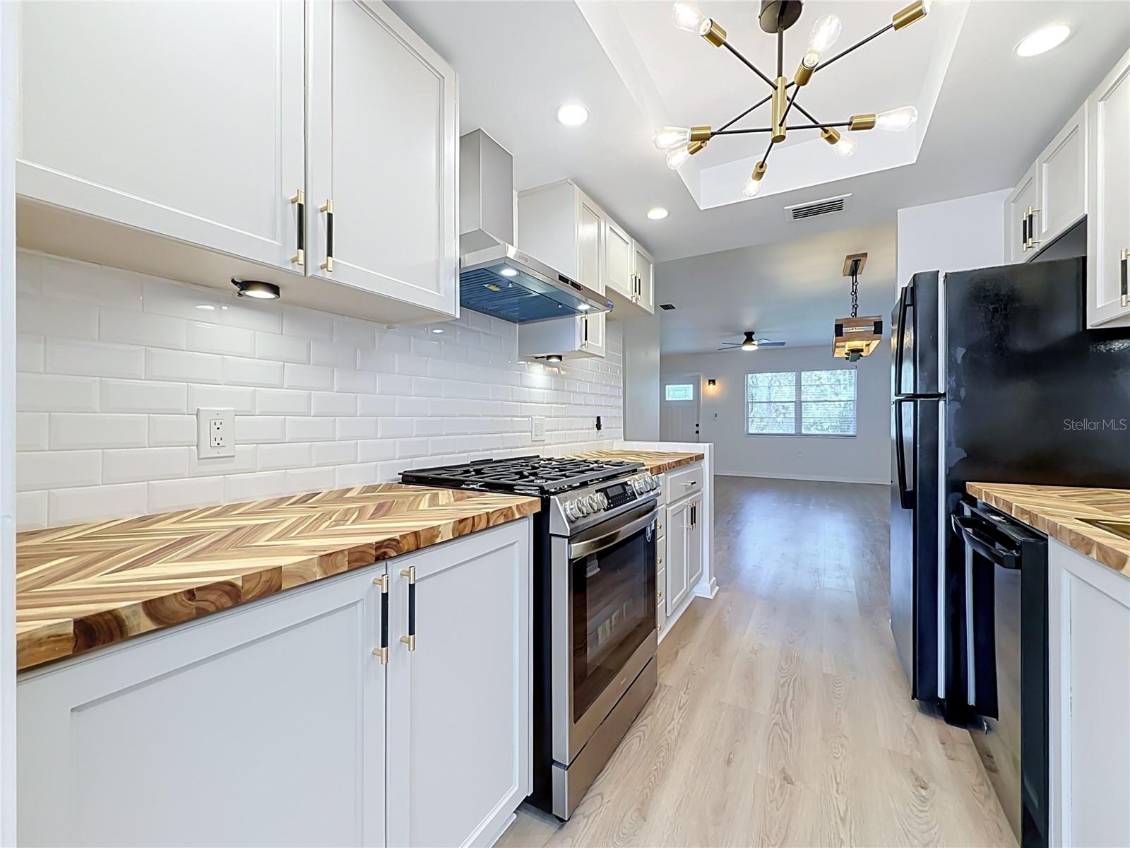 6100 21ST ST N #17 — photo 24