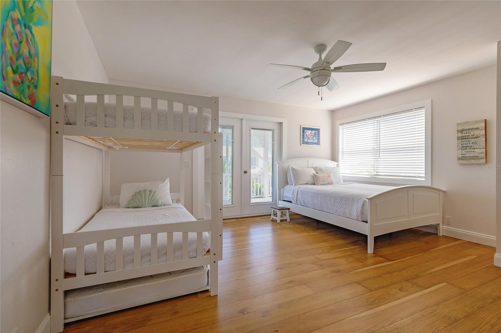 607 S BAY BLVD — photo 35