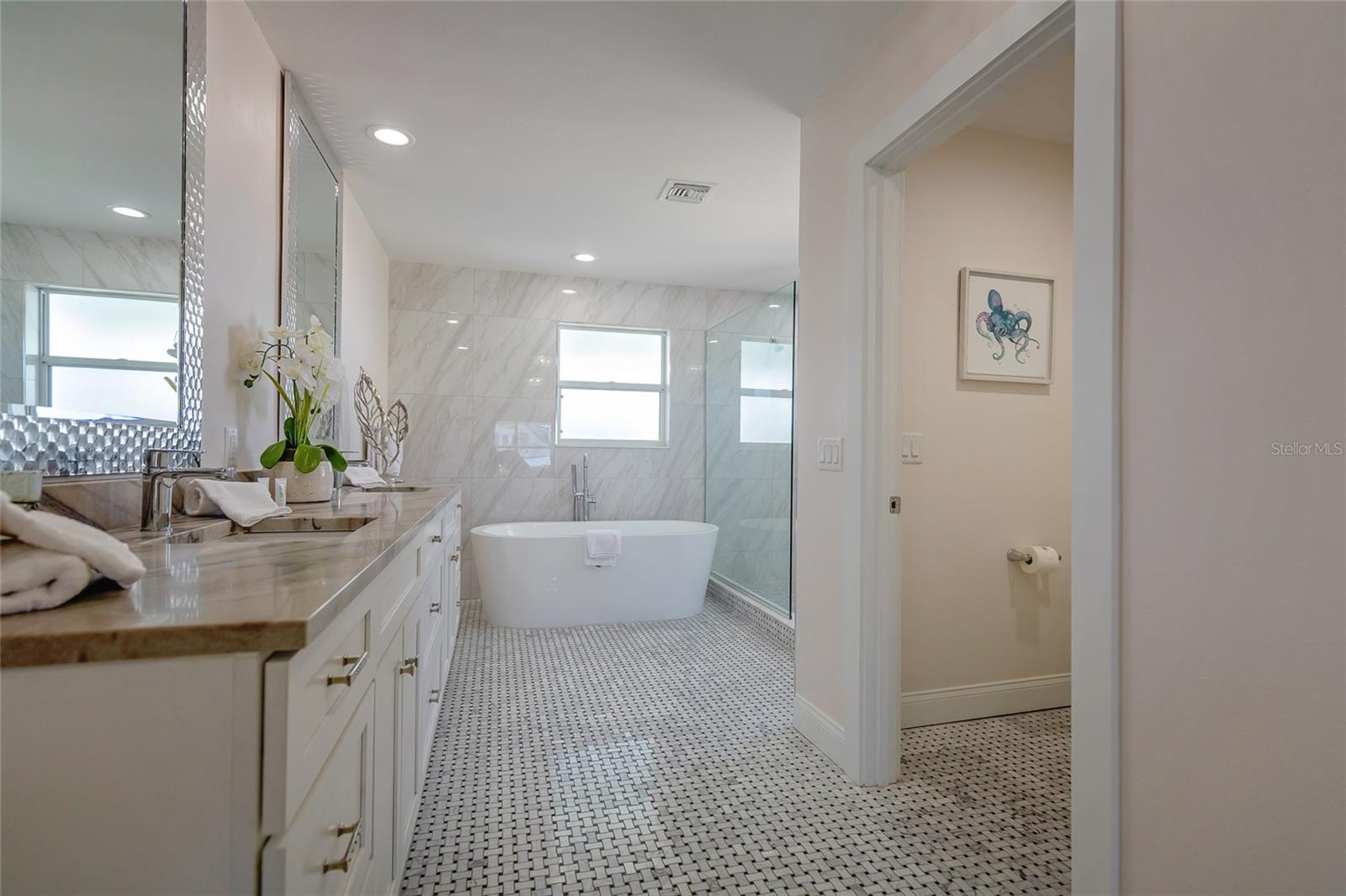 607 S BAY BLVD — photo 33