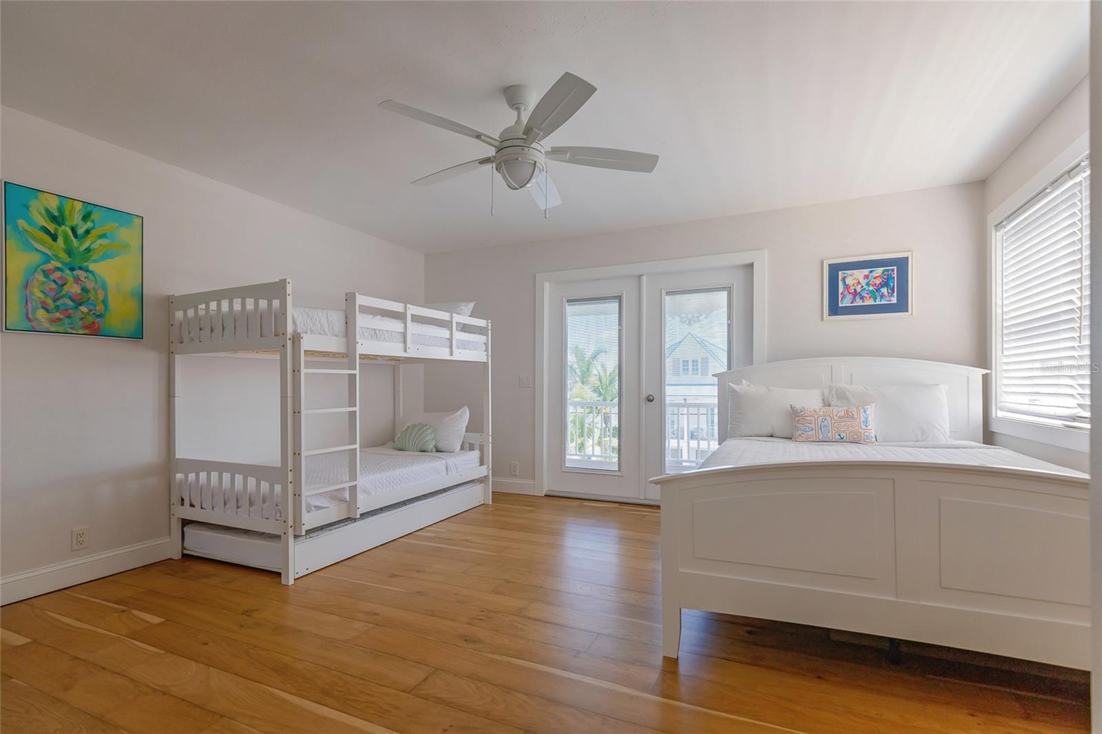 607 S BAY BLVD — photo 36