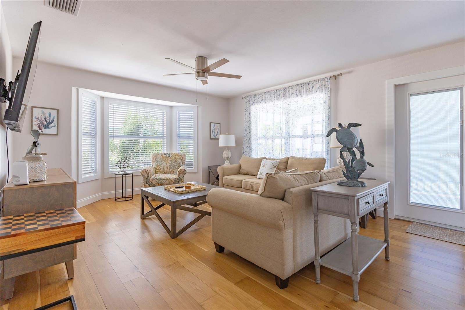 607 S BAY BLVD — photo 15