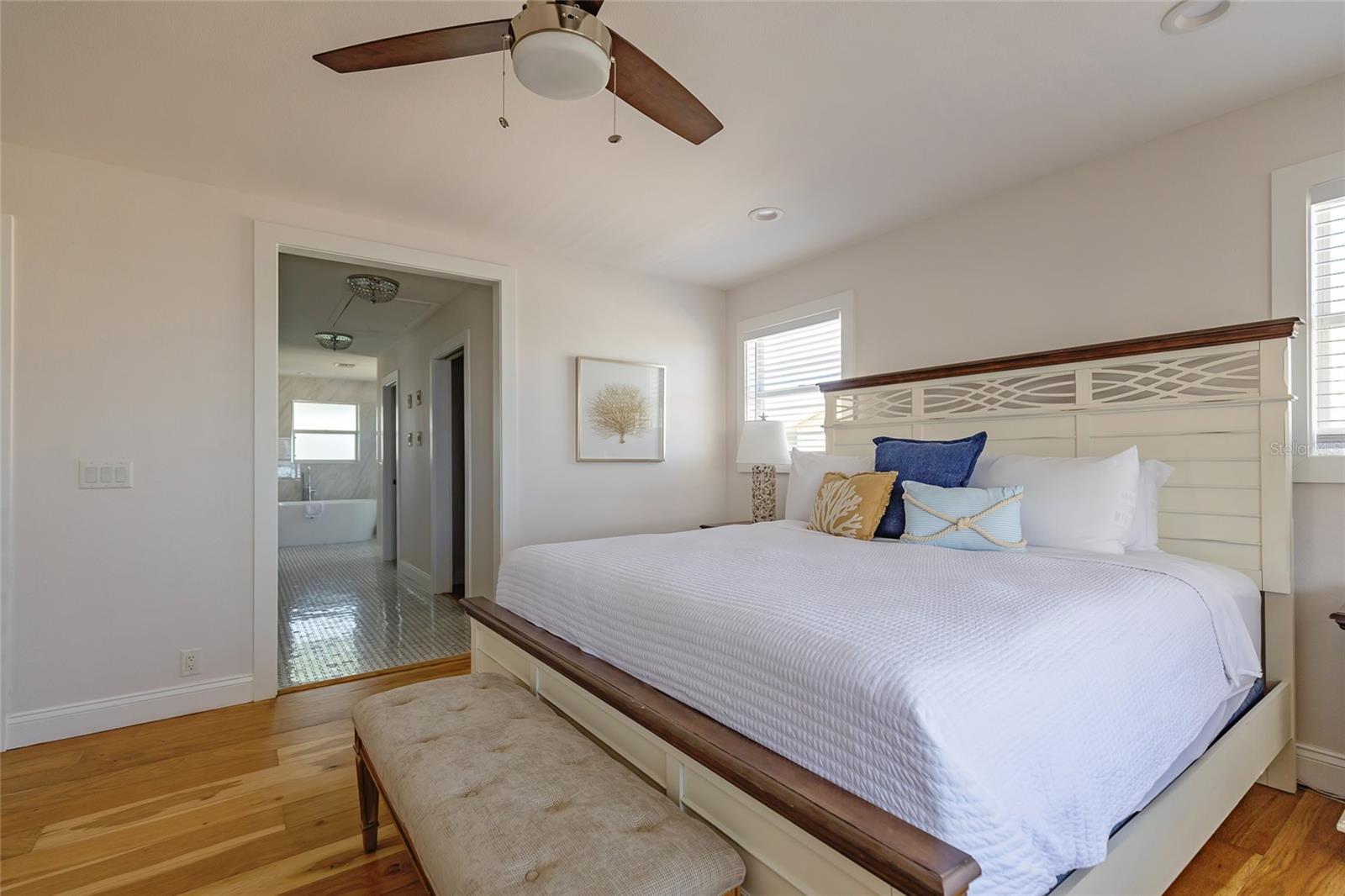 607 S BAY BLVD — photo 30