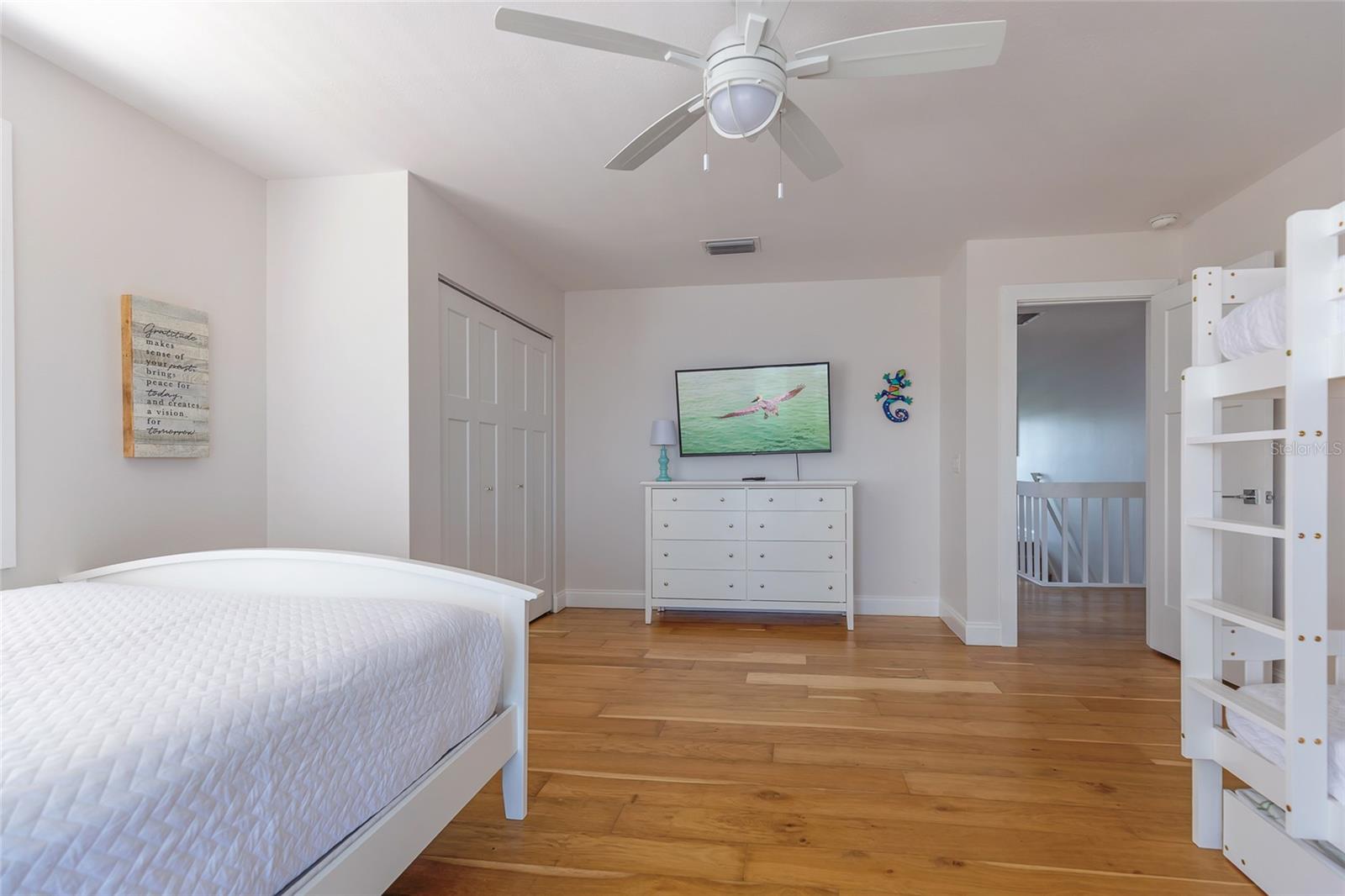 607 S BAY BLVD — photo 37