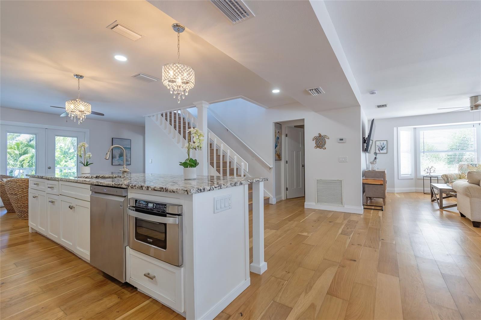 607 S BAY BLVD — photo 12