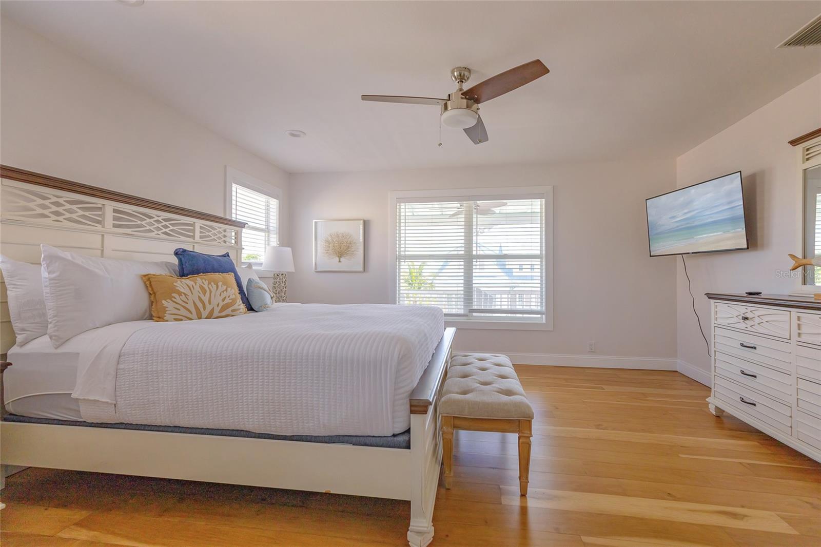 607 S BAY BLVD — photo 34