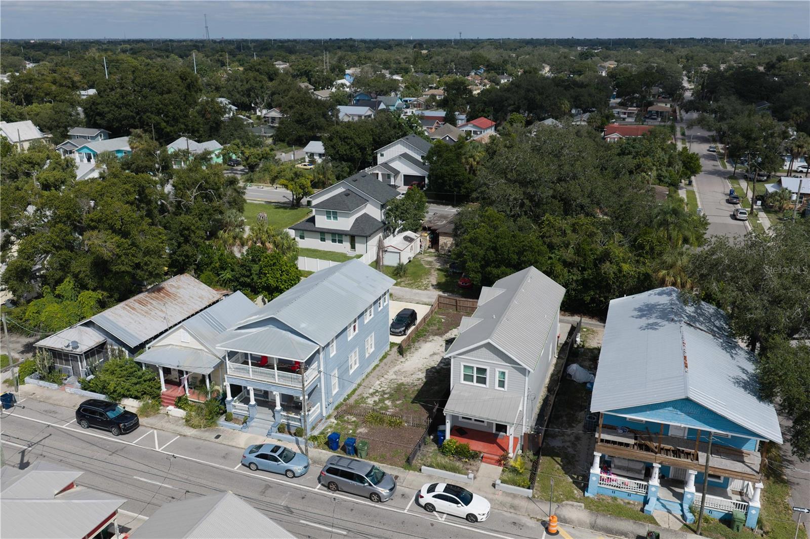 1912 E COLUMBUS DR — photo 5