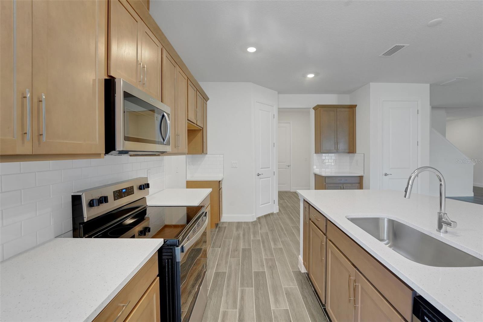 17546 VALLEYWOOD PKWY — photo 20