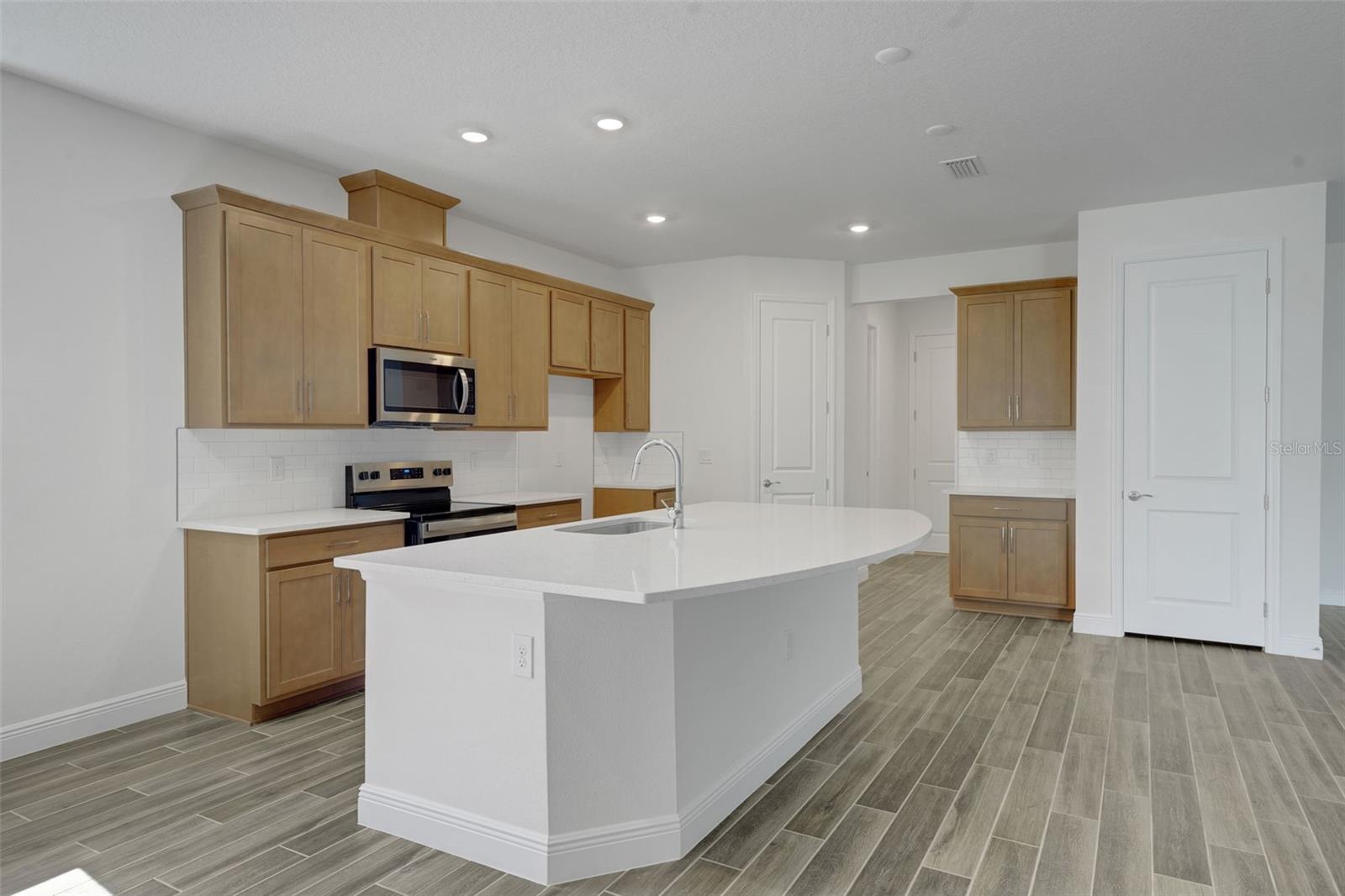 17546 VALLEYWOOD PKWY — photo 19