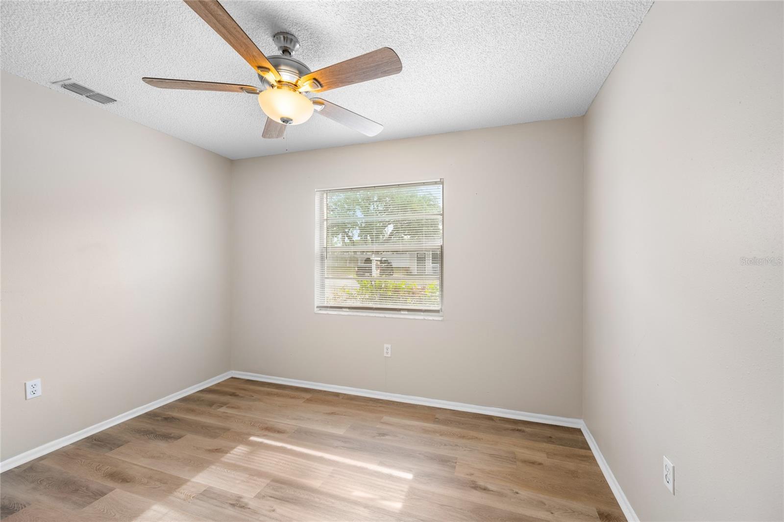 1221 E COURT ST — photo 34